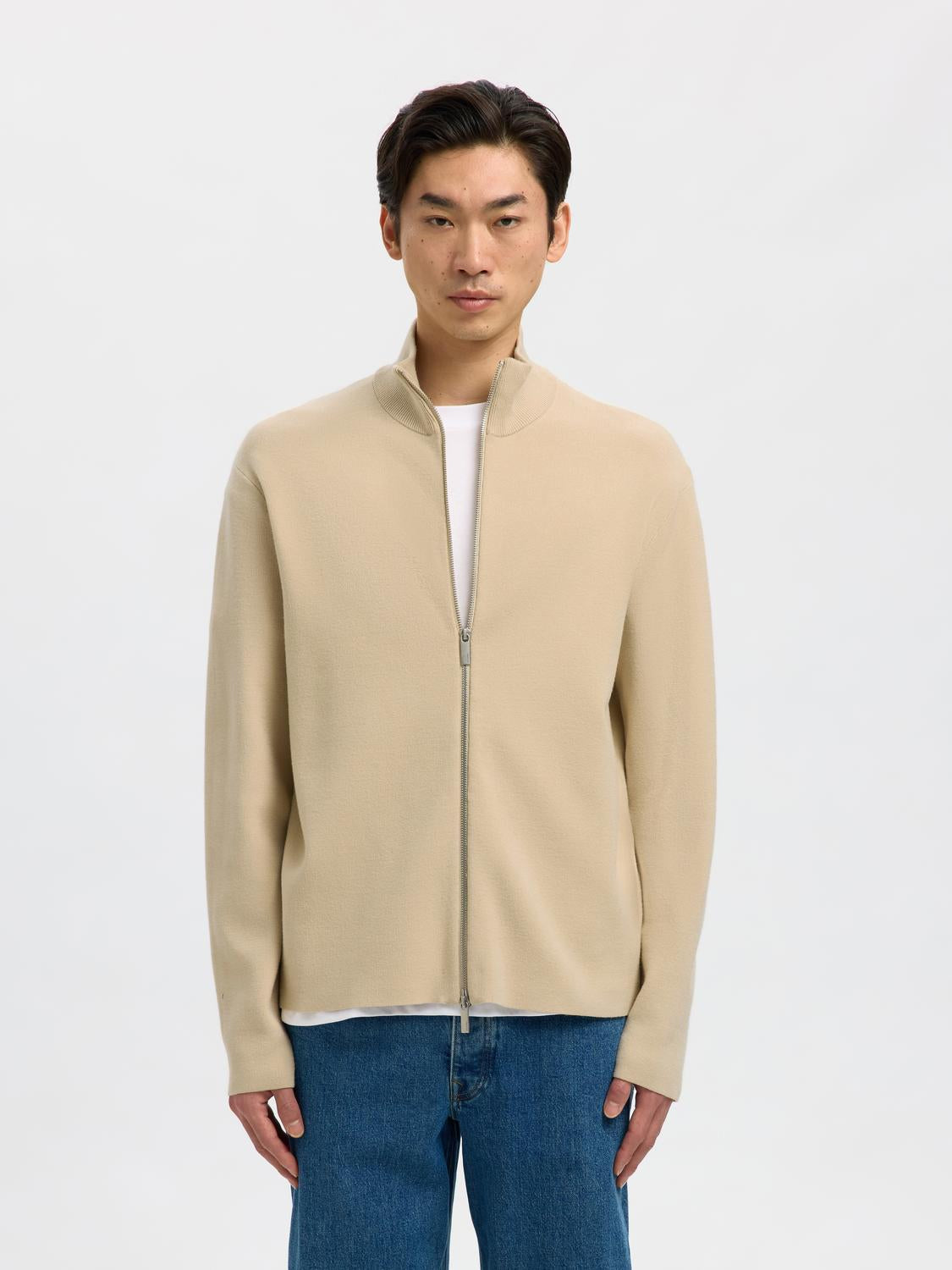 model_shot-front
